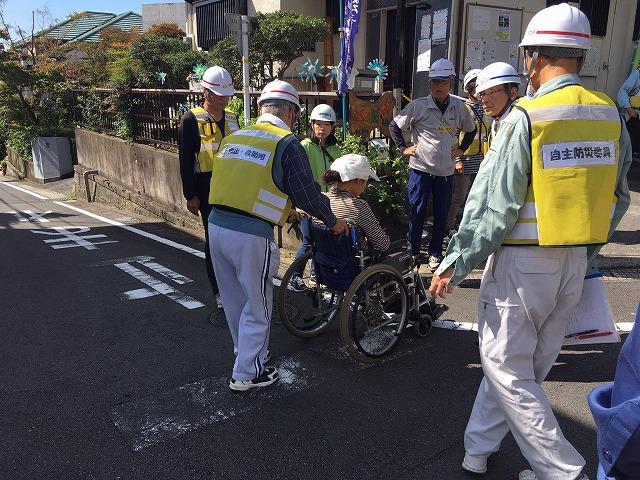 要配慮者の避難支援（車イス）