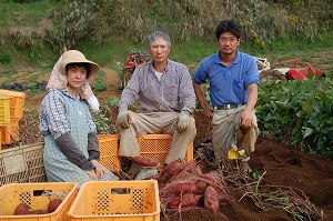 写真：農家　平野さん一家