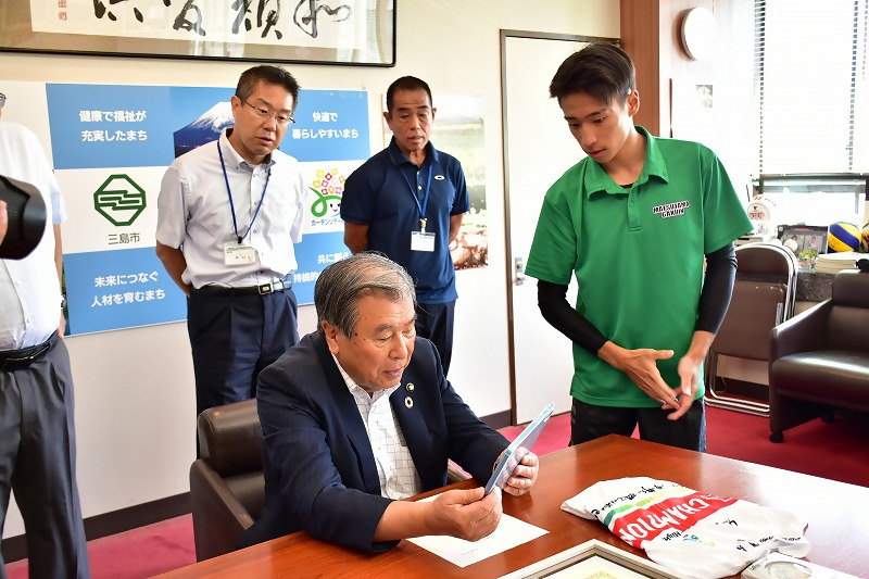 自転車山本選手表敬訪問決勝戦視聴