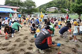 園庭芝生化沢地幼稚園当日⑤