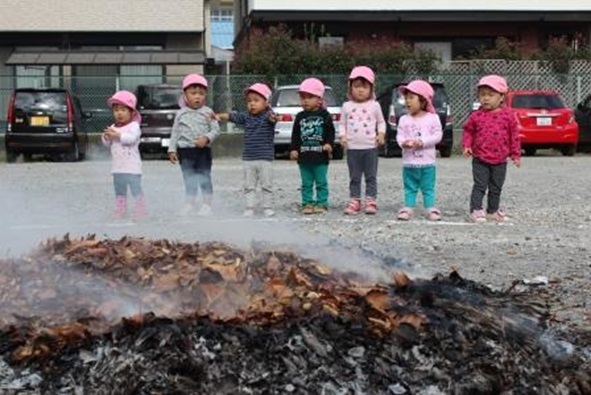 秋のアルバム（焼き芋大会）