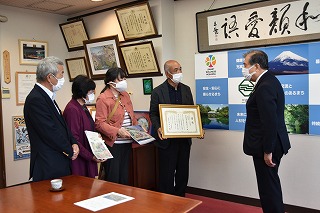 東大場花の会　市長表敬②