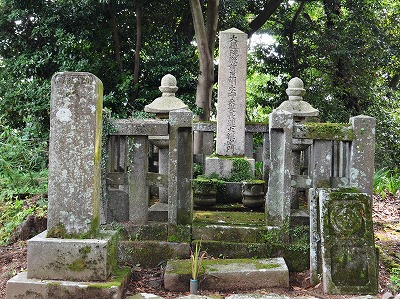 直末の事蹟を刻んだ石碑