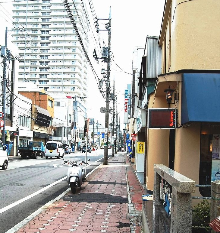 三石神社付近から本町交差点方面