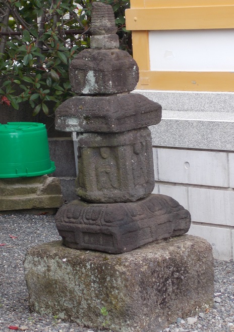 諏訪神社の六角地蔵